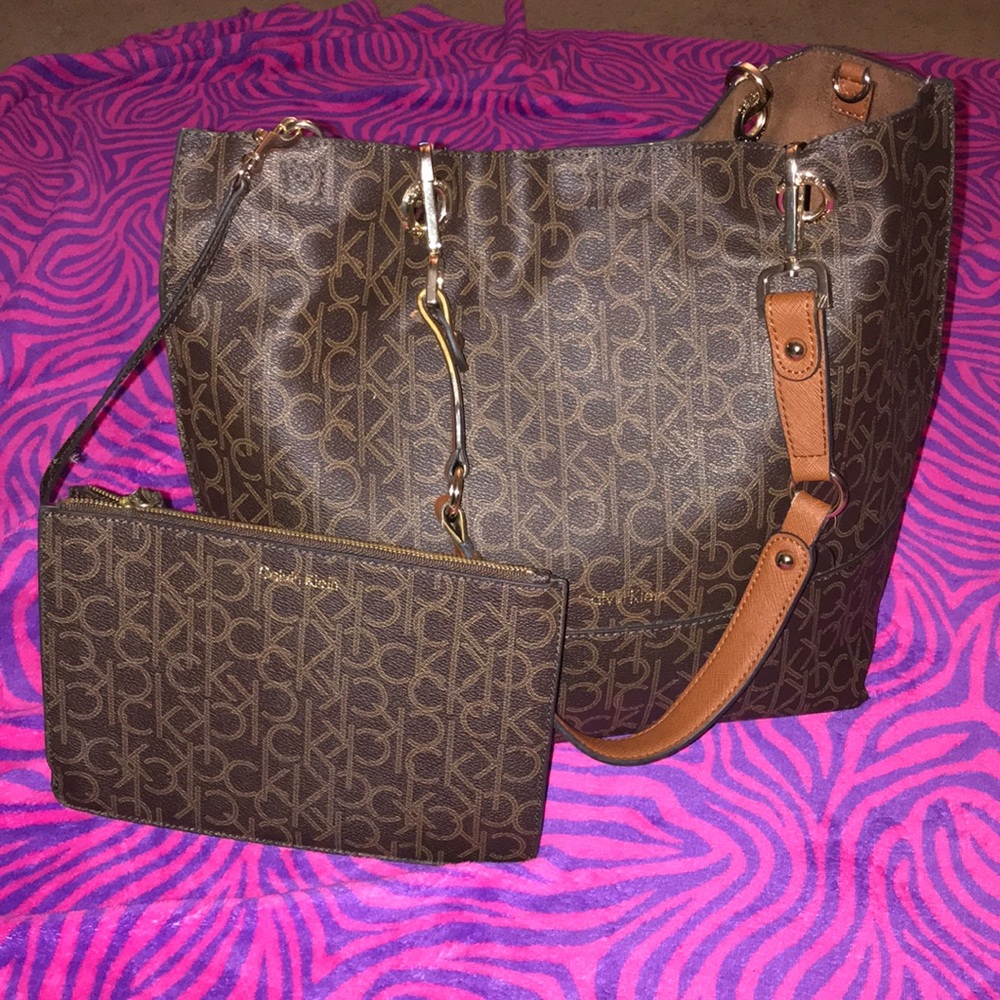 Calvin Klein Sonoma reversible tote w pouch